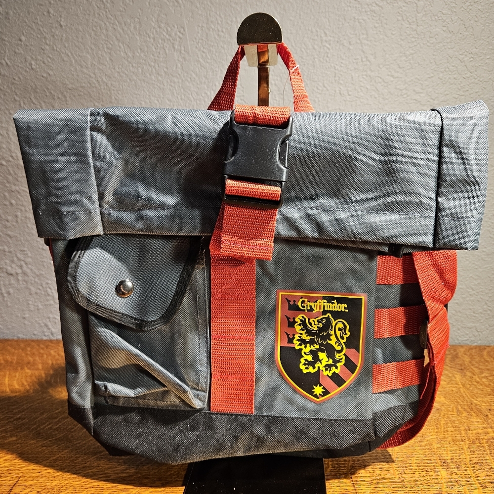 Bioworld Harry Potter Gryffindor Messenger Bag NWT